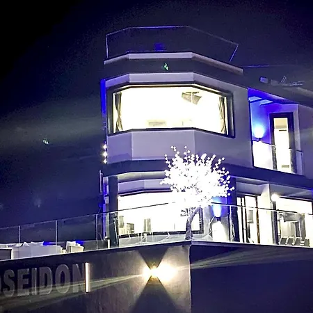 Poseidon With Private Heated Pool, Sauna And Stunning Volcano Views By Amazzzing Travel *