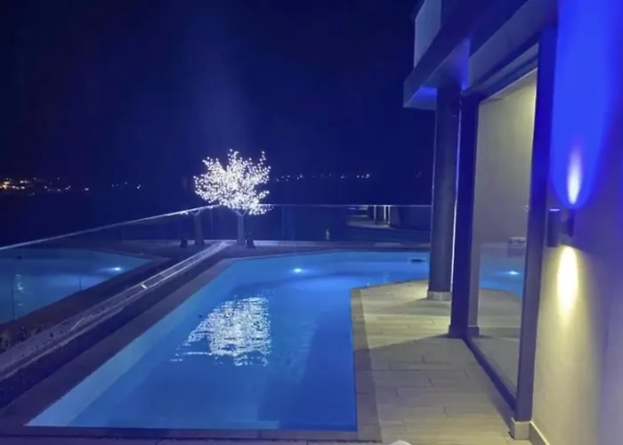 Poseidon With Private Heated Pool, Sauna And Stunning Volcano Views By Amazzzing Travel וילה