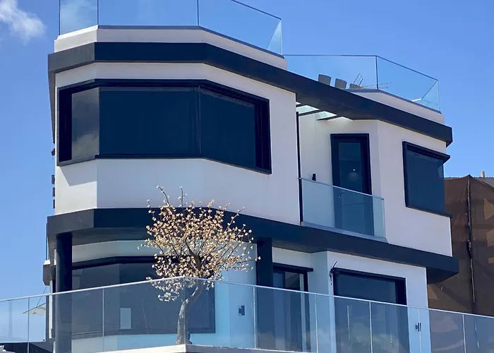 Poseidon With Private Heated Pool, Sauna And Stunning Volcano Views By Amazzzing Travel וילה קורלחו