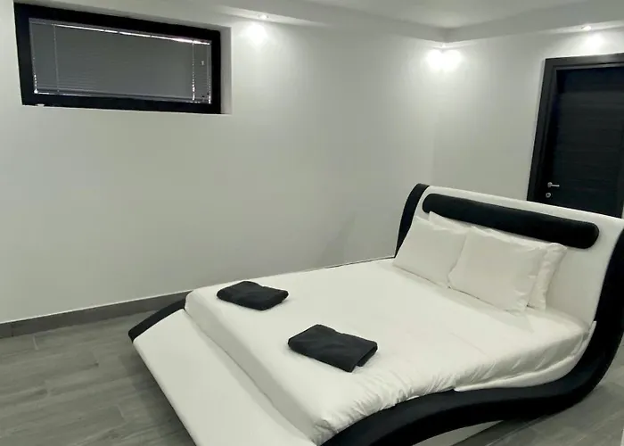 Poseidon With Private Heated Pool, Sauna And Stunning Volcano Views By Amazzzing Travel וילה