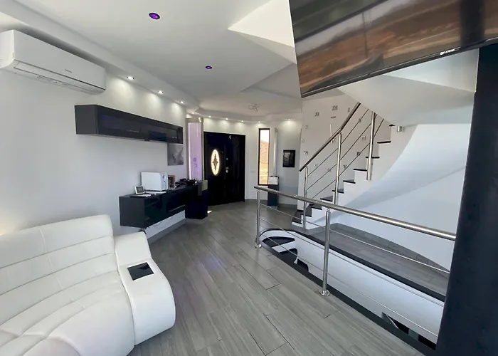 Poseidon With Private Heated Pool, Sauna And Stunning Volcano Views By Amazzzing Travel וילה *