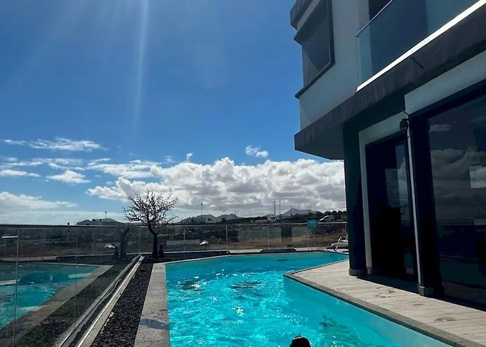 וילה Poseidon With Private Heated Pool, Sauna And Stunning Volcano Views By Amazzzing Travel *