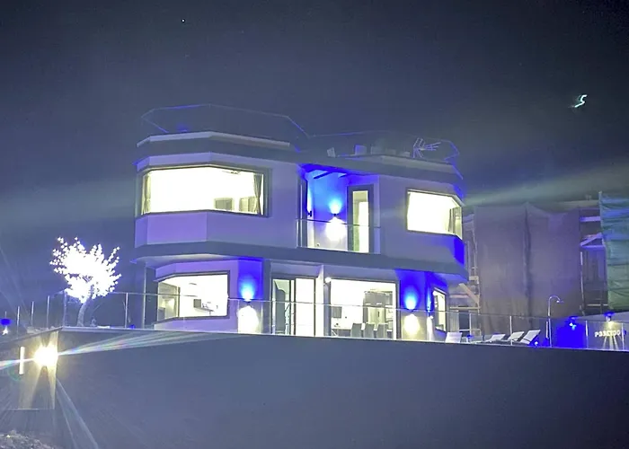 Poseidon With Private Heated Pool, Sauna And Stunning Volcano Views By Amazzzing Travel * קורלחו