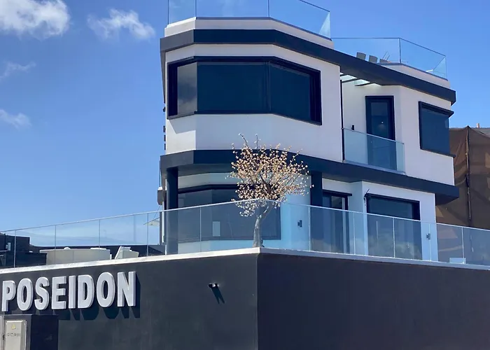 וילה Poseidon With Private Heated Pool, Sauna And Stunning Volcano Views By Amazzzing Travel קורלחו