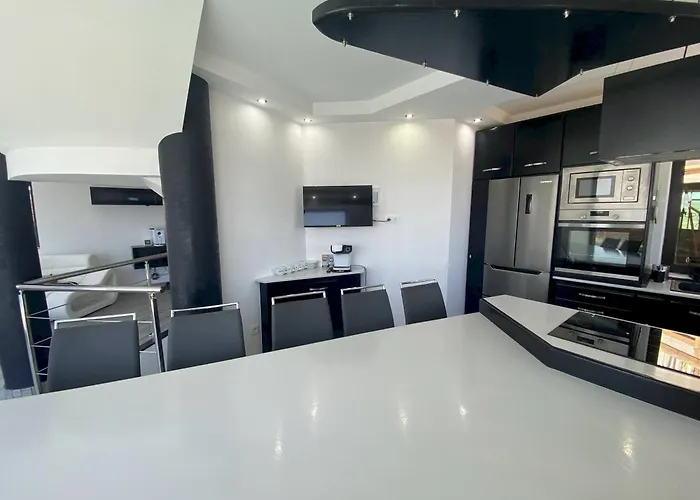 וילה Poseidon With Private Heated Pool, Sauna And Stunning Volcano Views By Amazzzing Travel *