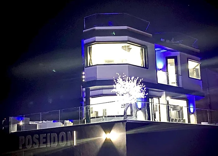 Poseidon With Private Heated Pool, Sauna And Stunning Volcano Views By Amazzzing Travel *