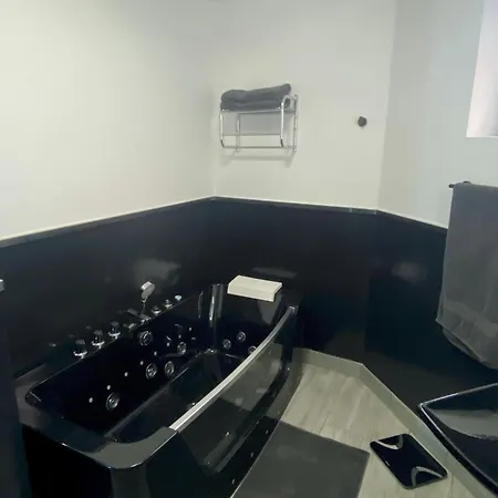 Poseidon With Private Heated Pool, Sauna And Stunning Volcano Views By Amazzzing Travel Villa