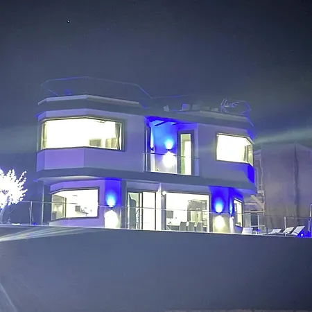 Poseidon With Private Heated Pool, Sauna And Stunning Volcano Views By Amazzzing Travel * Corralejo