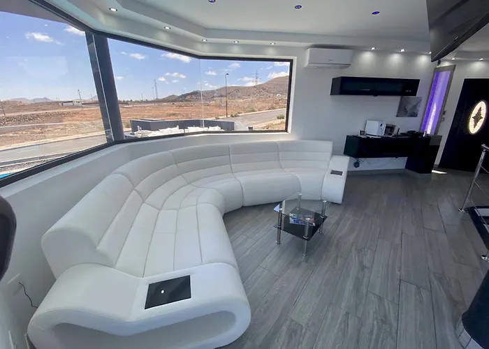 Poseidon With Private Heated Pool, Sauna And Stunning Volcano Views By Amazzzing Travel Villa